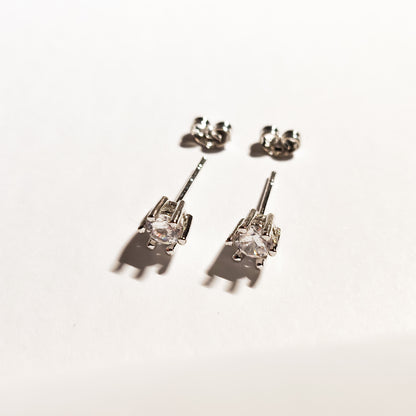 Elegant Silver Stud Earrings with Round-Cut Cubic Zirconia – 6-Prong Basket Setting