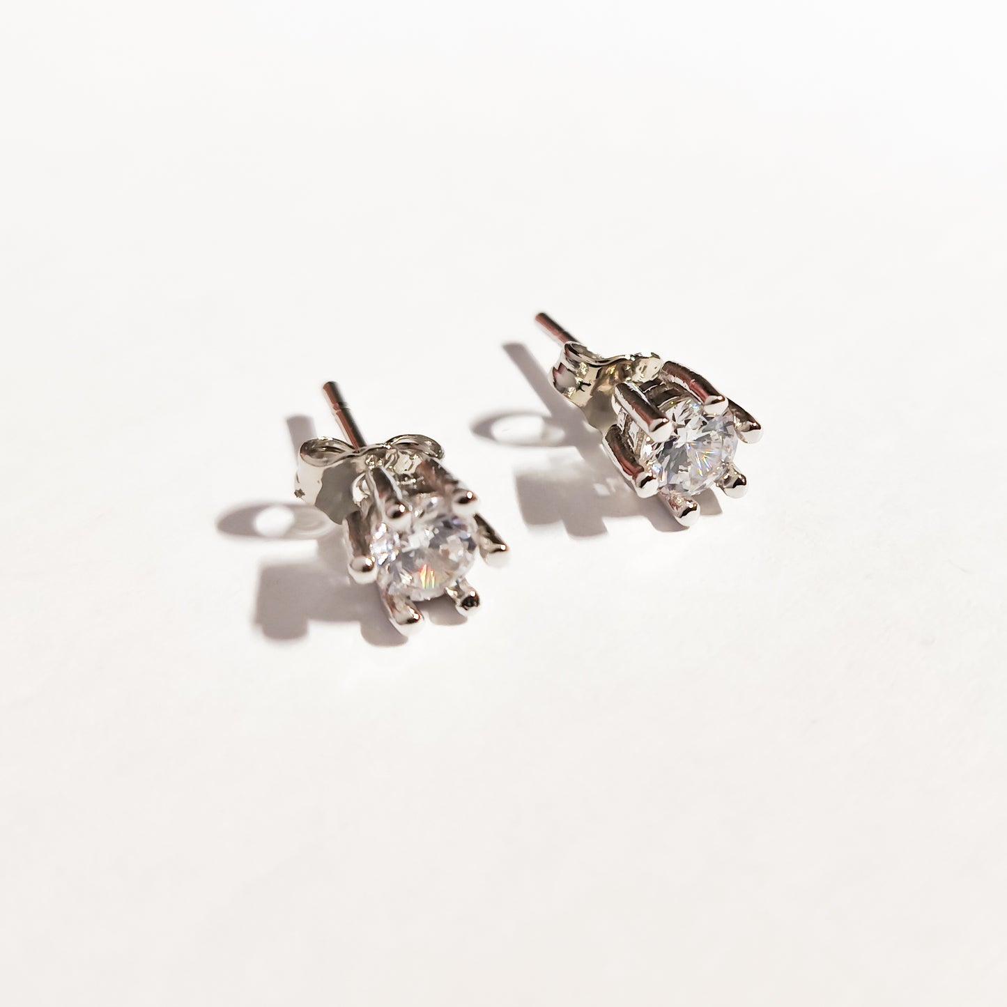 Elegant Silver Stud Earrings with Round-Cut Cubic Zirconia – 6-Prong Basket Setting