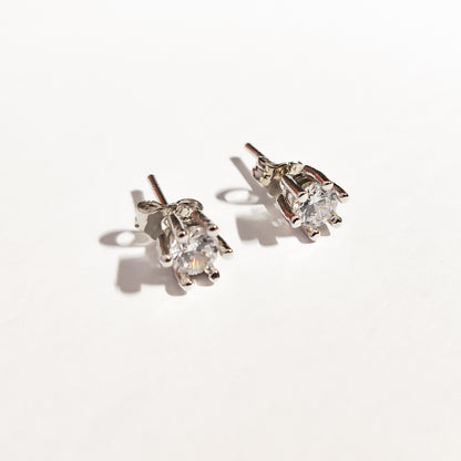 Elegant Silver Stud Earrings with Round-Cut Cubic Zirconia – 6-Prong Basket Setting