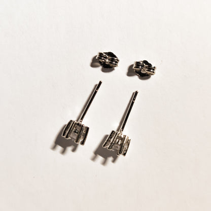 Elegant Silver Stud Earrings with Round-Cut Cubic Zirconia – 6-Prong Basket Setting