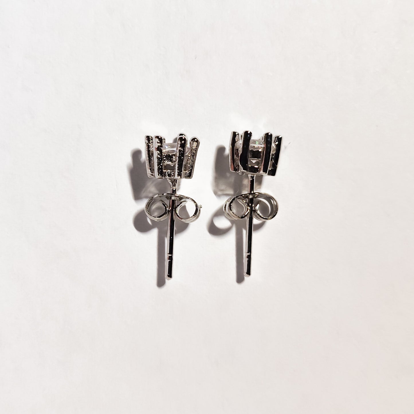 Elegant Silver Stud Earrings with Round-Cut Cubic Zirconia – 6-Prong Basket Setting